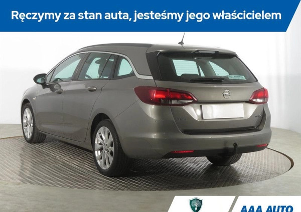 Opel Astra cena 54000 przebieg: 82679, rok produkcji 2016 z Siemiatycze małe 277